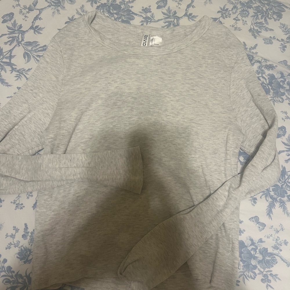 H&M grey long sleeve size L